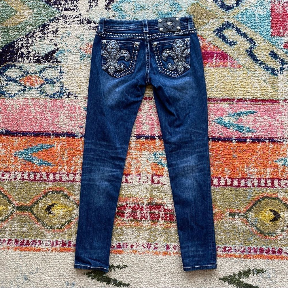 Miss Me Signature Rhinestone Fleur-de-lis Embroidery Skinny Jeans - Picture 4 of 11